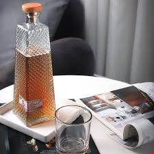 بطری شیشه ای 650ML دیاکو با درب چوبی