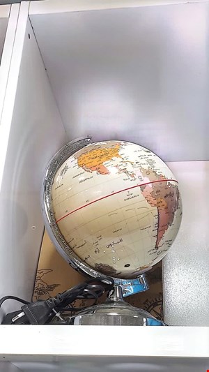 کره جغرافیایی ایده پایه دار و چراغ دار سایز 23